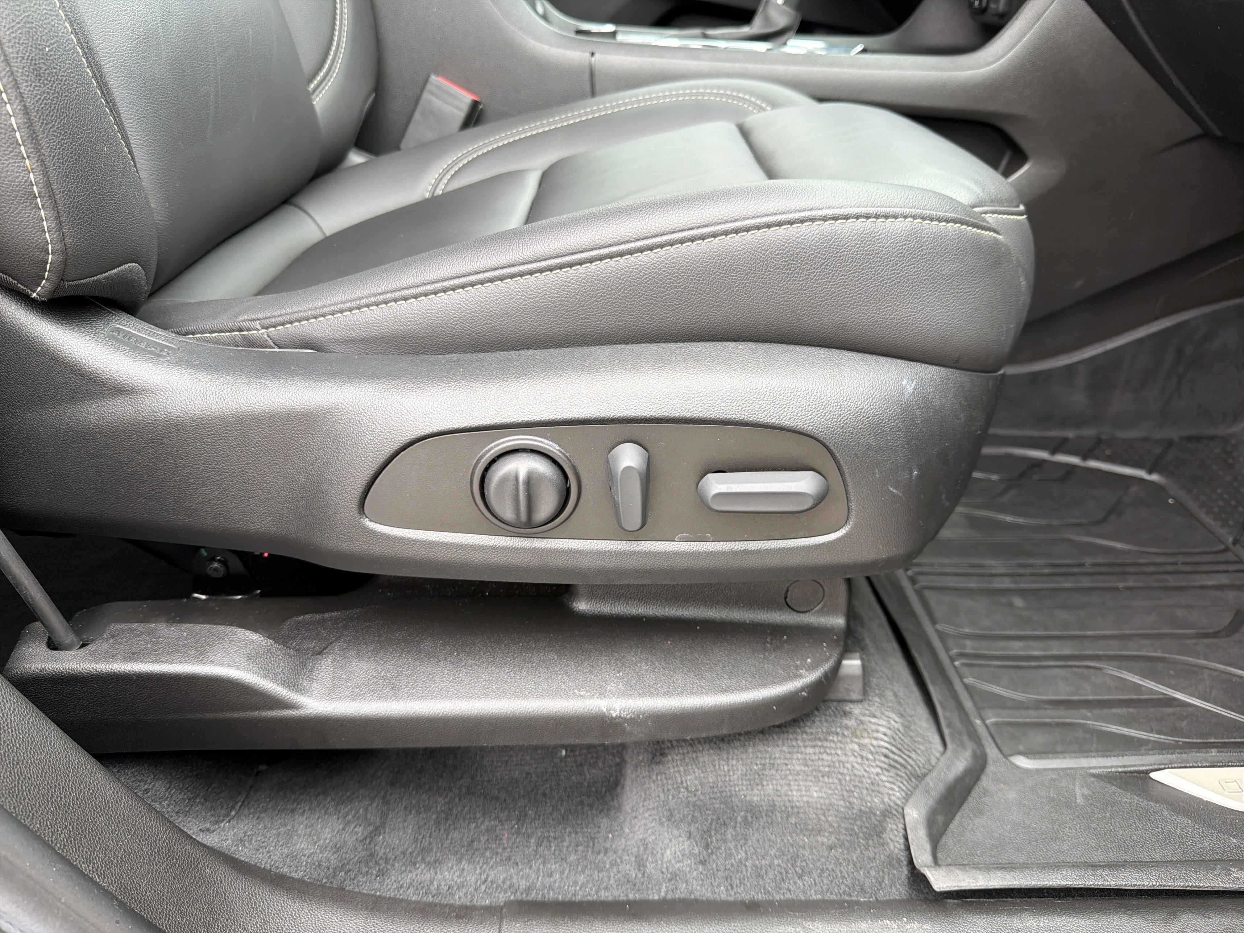 Used 2023 Chevrolet Traverse LT w/ LT Premium Package image 16