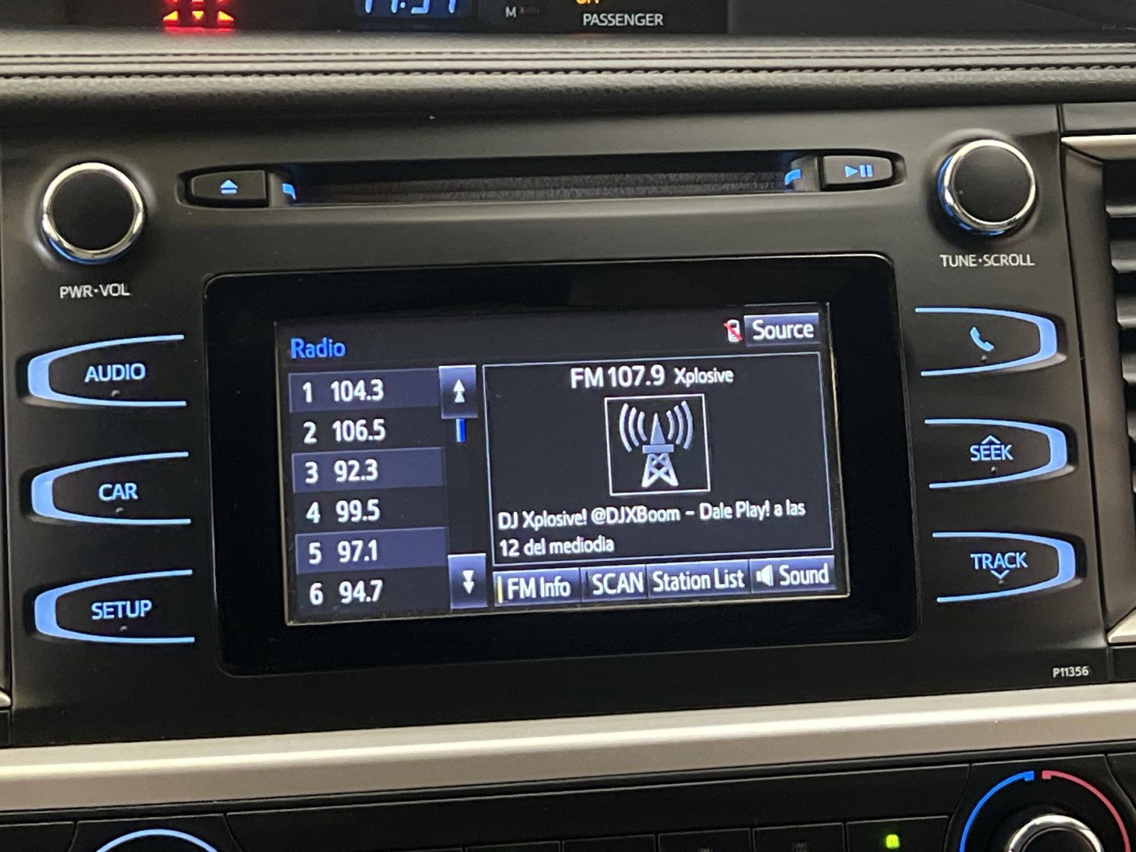 Used 2017 Toyota Highlander LE FWD image 19