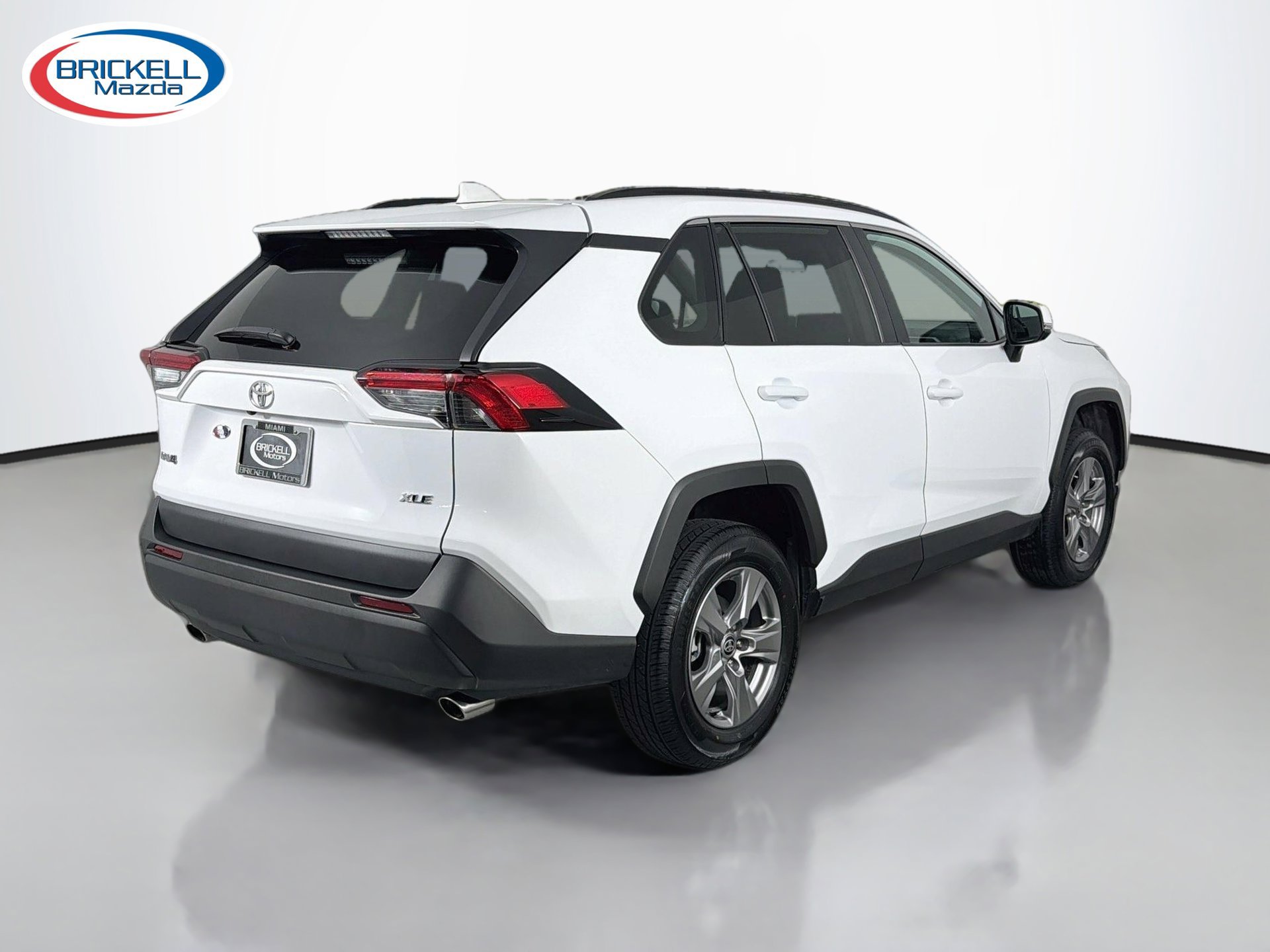Used 2025 Toyota RAV4 XLE FWD image 4