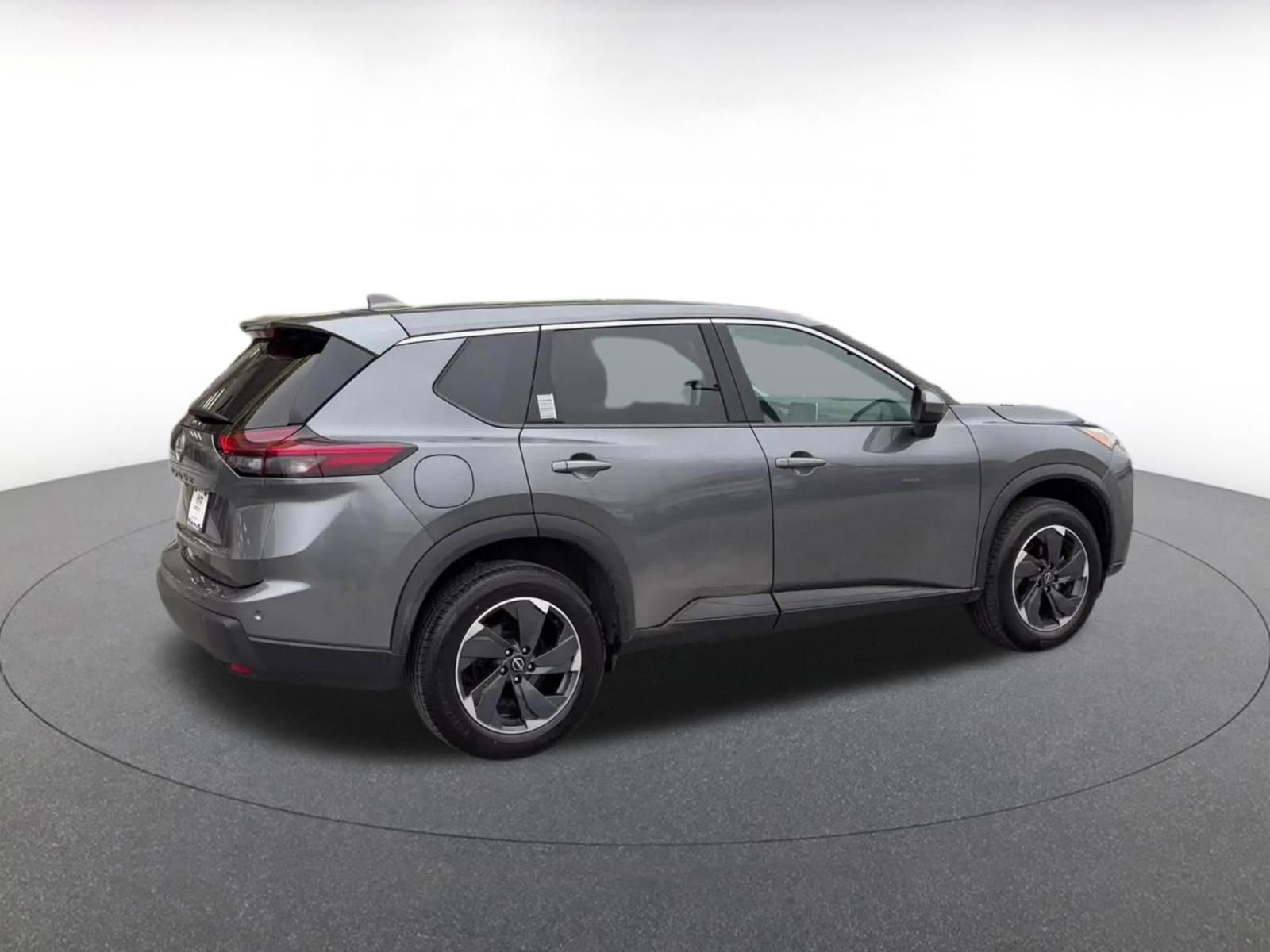 Used 2025 Nissan Rogue SV image 14