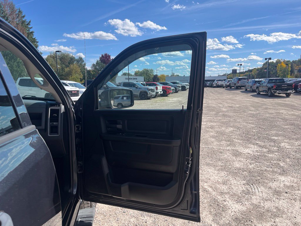 Used 2018 RAM 1500 ST w/ SXT Appearance Group AWD/4WD image 33