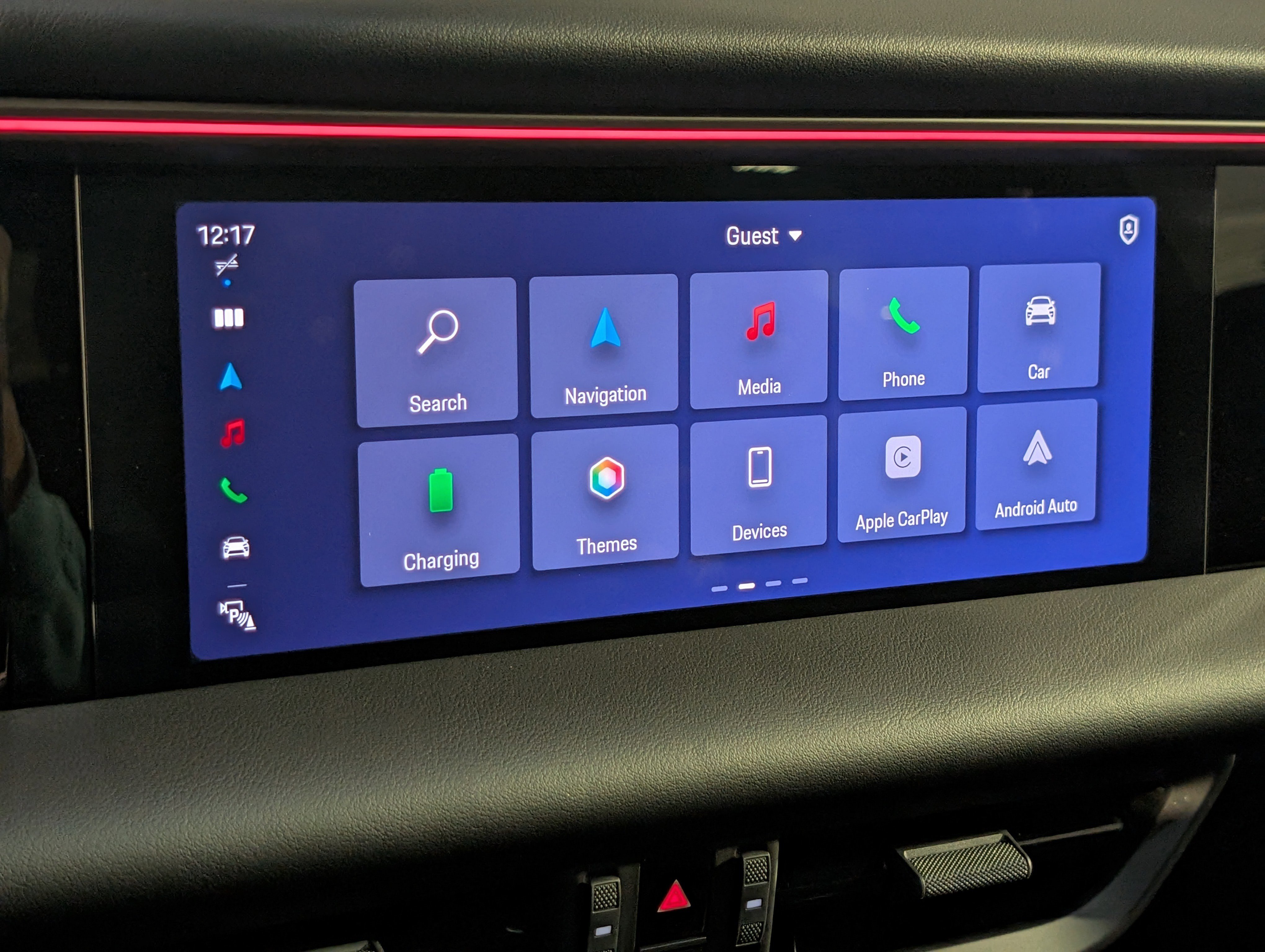 Certified 2025 Porsche Macan Electric image 34