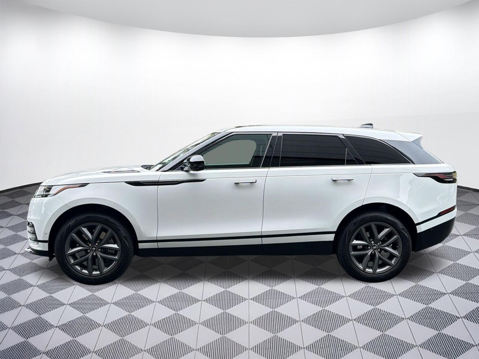 Used 2026 Land Rover Range Rover Velar Dynamic SE AWD/4WD image 2