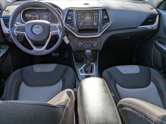 Used 2017 Jeep Cherokee Sport image 17