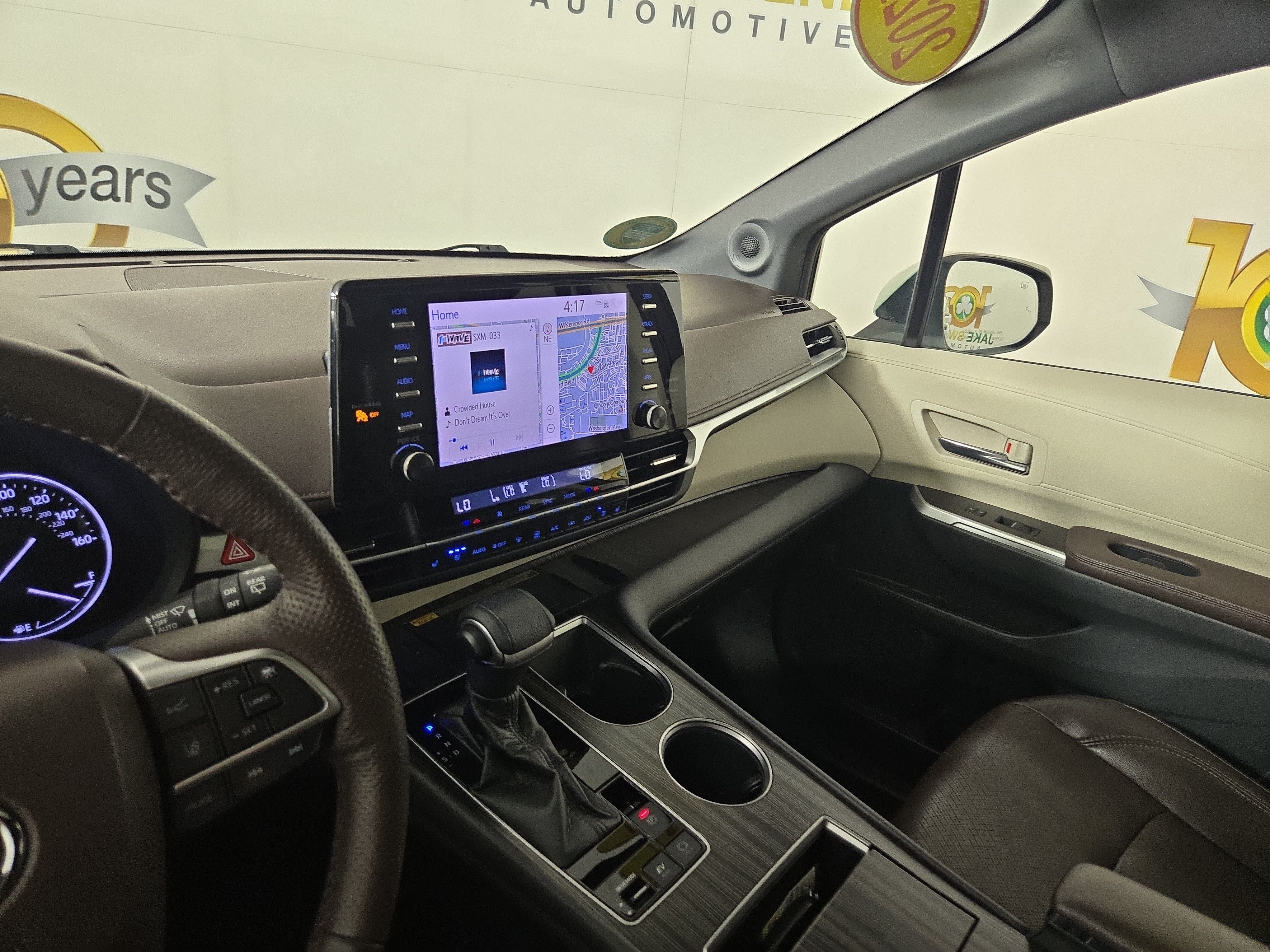 Used 2021 Toyota Sienna Platinum FWD image 27