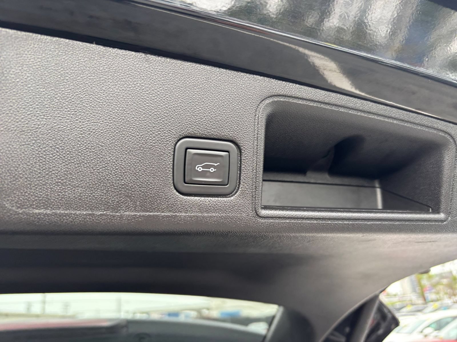 Used 2024 GMC Terrain SLT AWD/4WD image 22