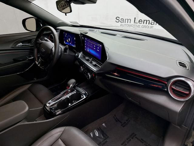 Used 2025 Chevrolet Trax RS w/ Sunroof Package FWD image 30