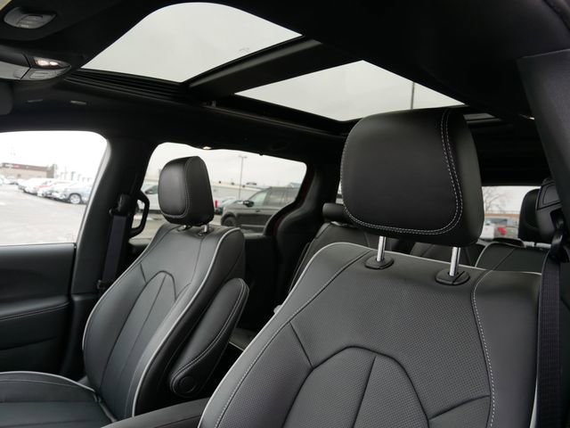 New 2026 Chrysler Pacifica Limited w/ Trailer Tow Group image 19