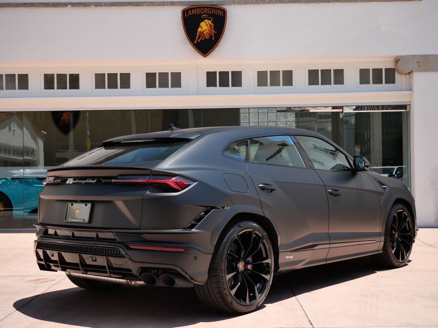 Used 2024 Lamborghini Urus S AWD/4WD image 3