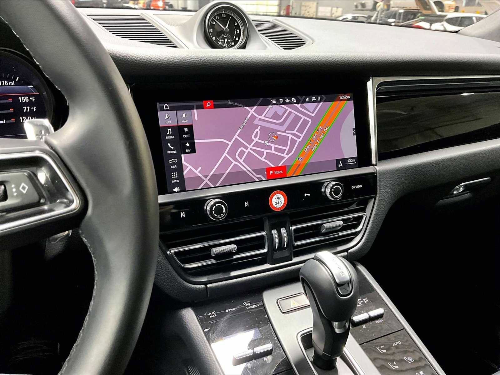 Used 2025 Porsche Macan image 19