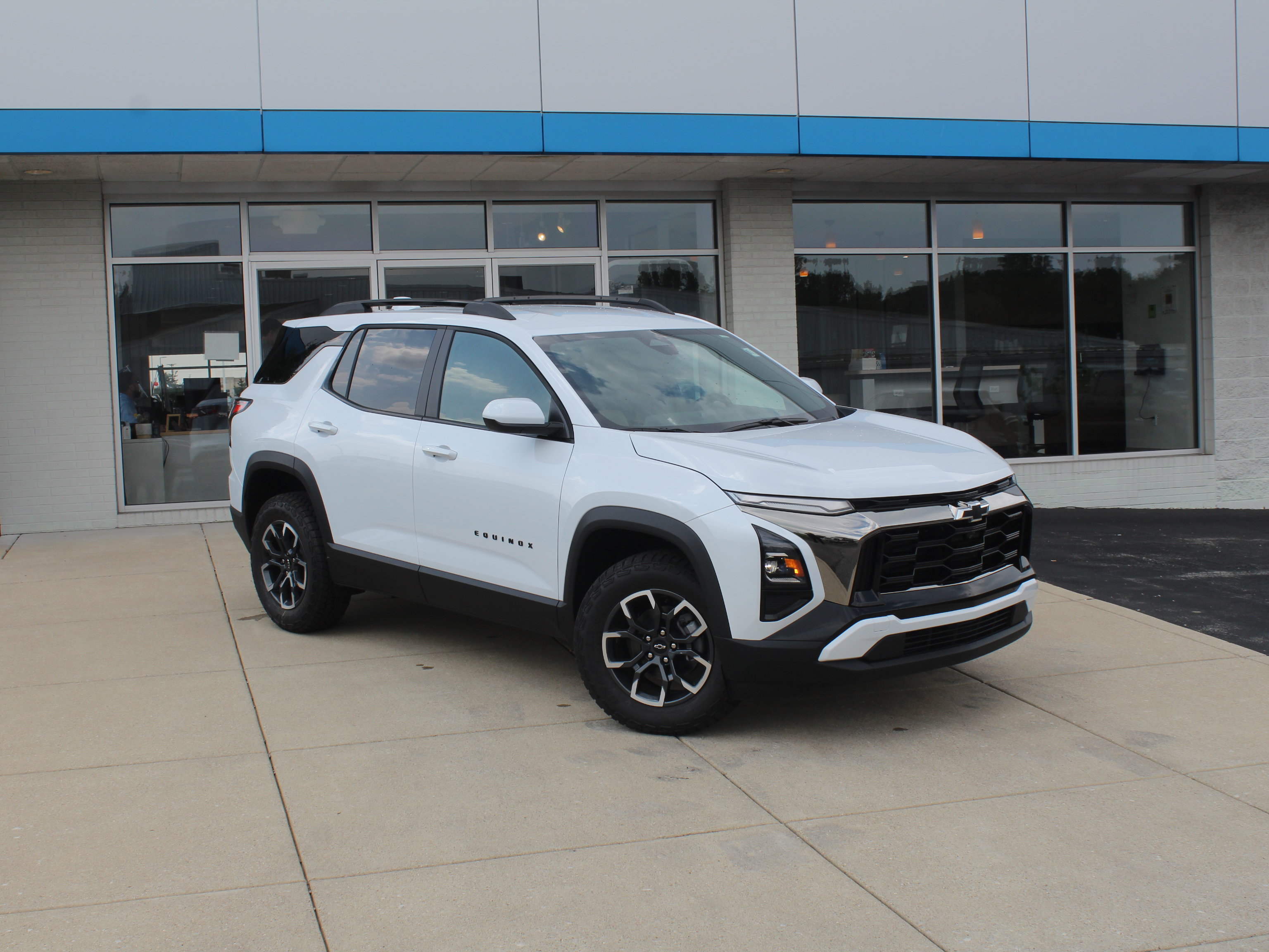 New 2027 Chevrolet Equinox ACTIV AWD/4WD image 2