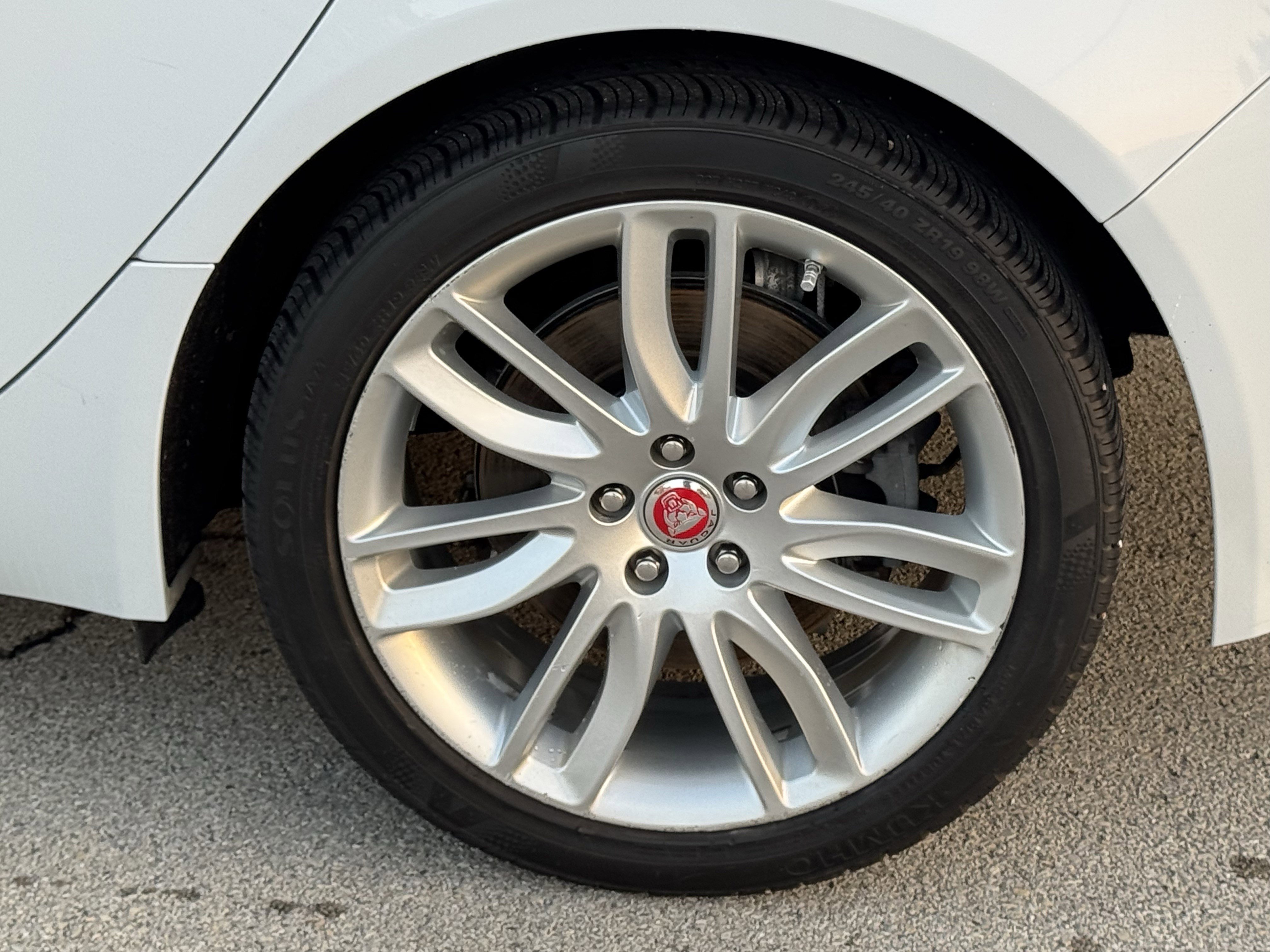 Used 2018 Jaguar XF Portfolio image 41