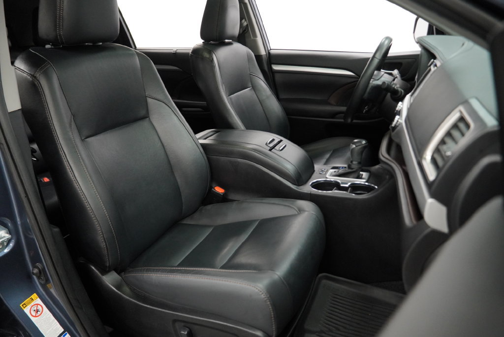 Used 2019 Toyota Highlander XLE AWD/4WD image 41