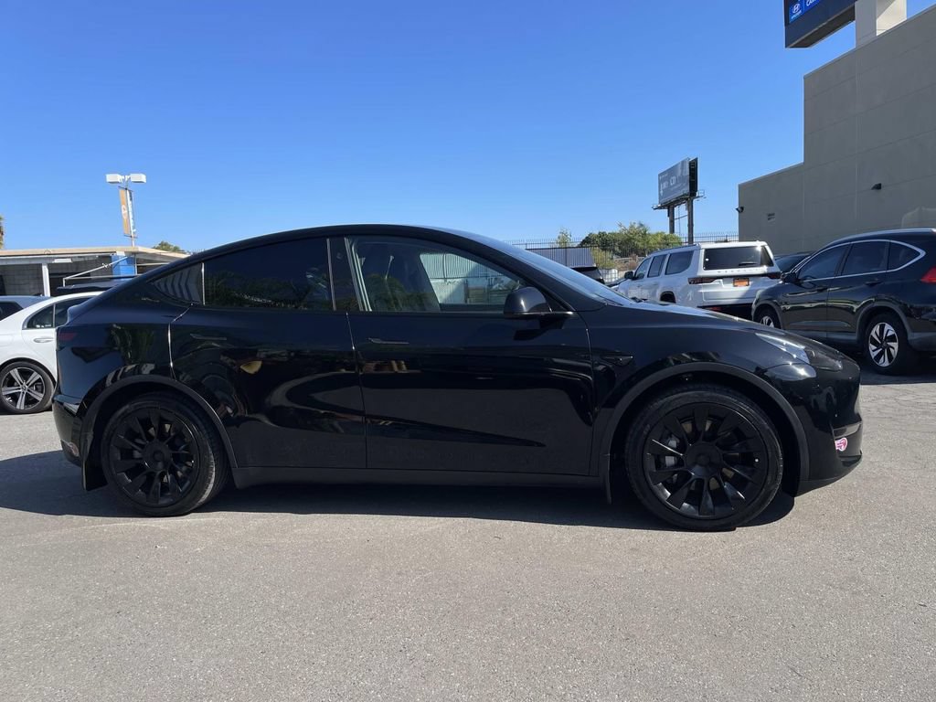 Used 2023 Tesla Model Y Long Range AWD/4WD image 2