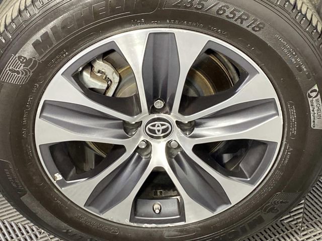 Used 2024 Toyota Highlander XLE AWD/4WD image 30