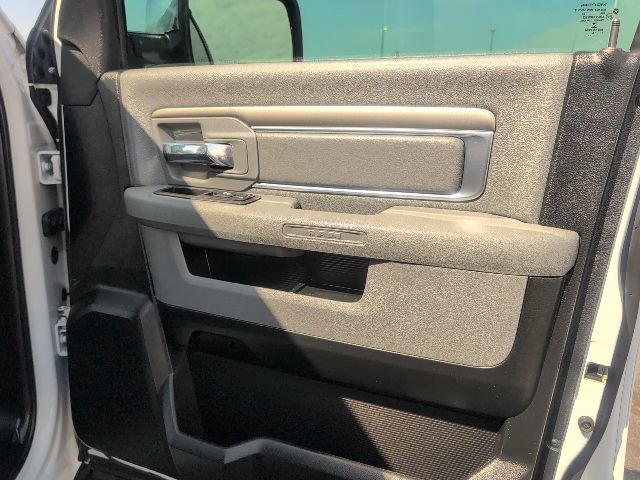 Used 2018 RAM 1500 Classic SLT AWD/4WD image 42