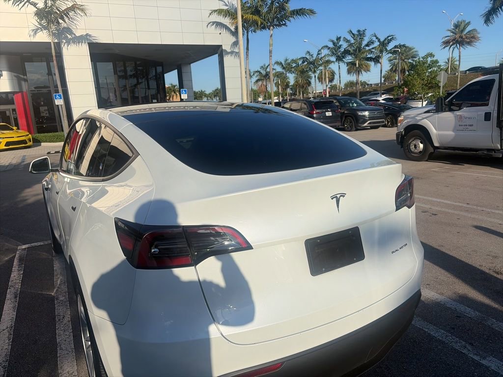 Used 2024 Tesla Model Y Long Range AWD/4WD image 4