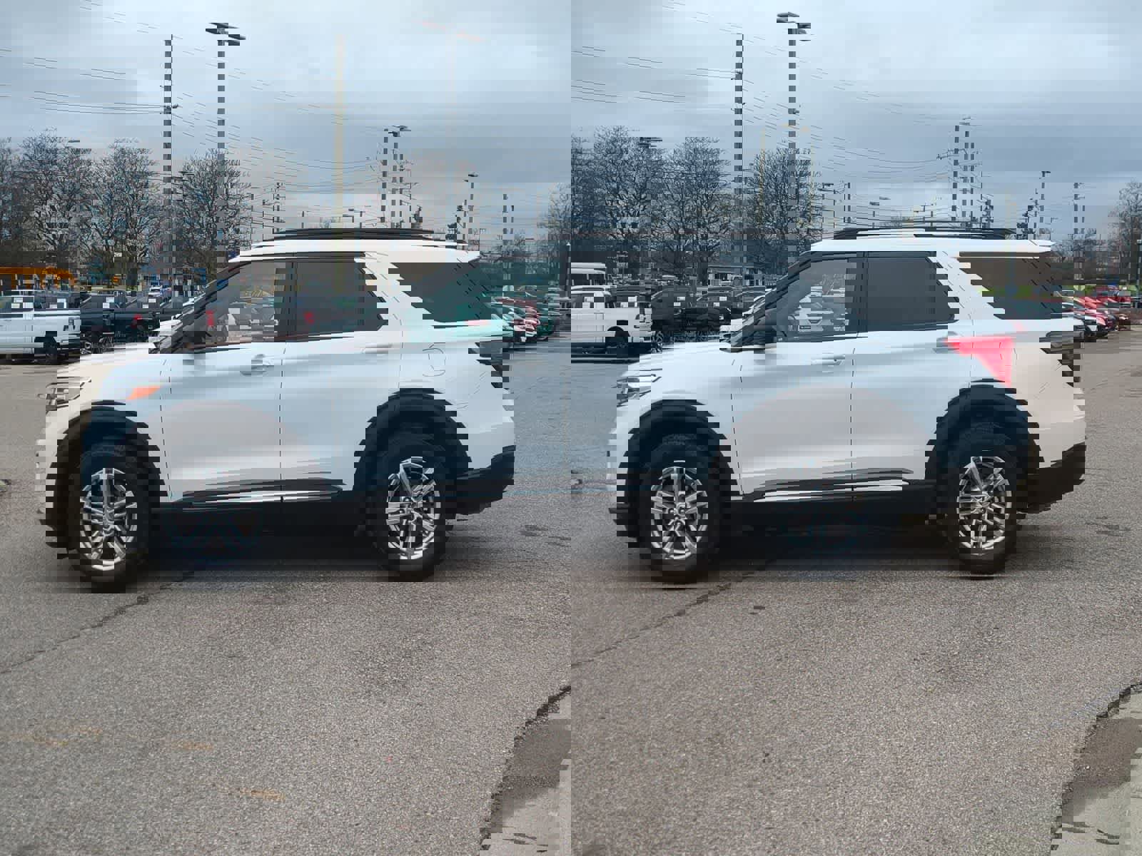 Used 2020 Ford Explorer XLT w/ Comfort Package image 5