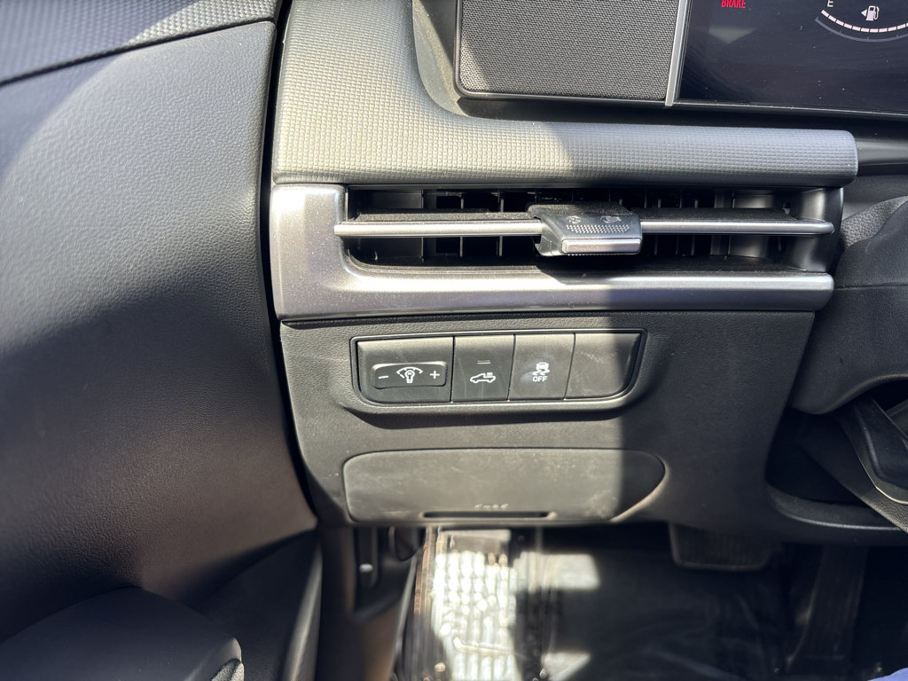 Certified 2025 Hyundai Santa Cruz SE AWD/4WD image 19