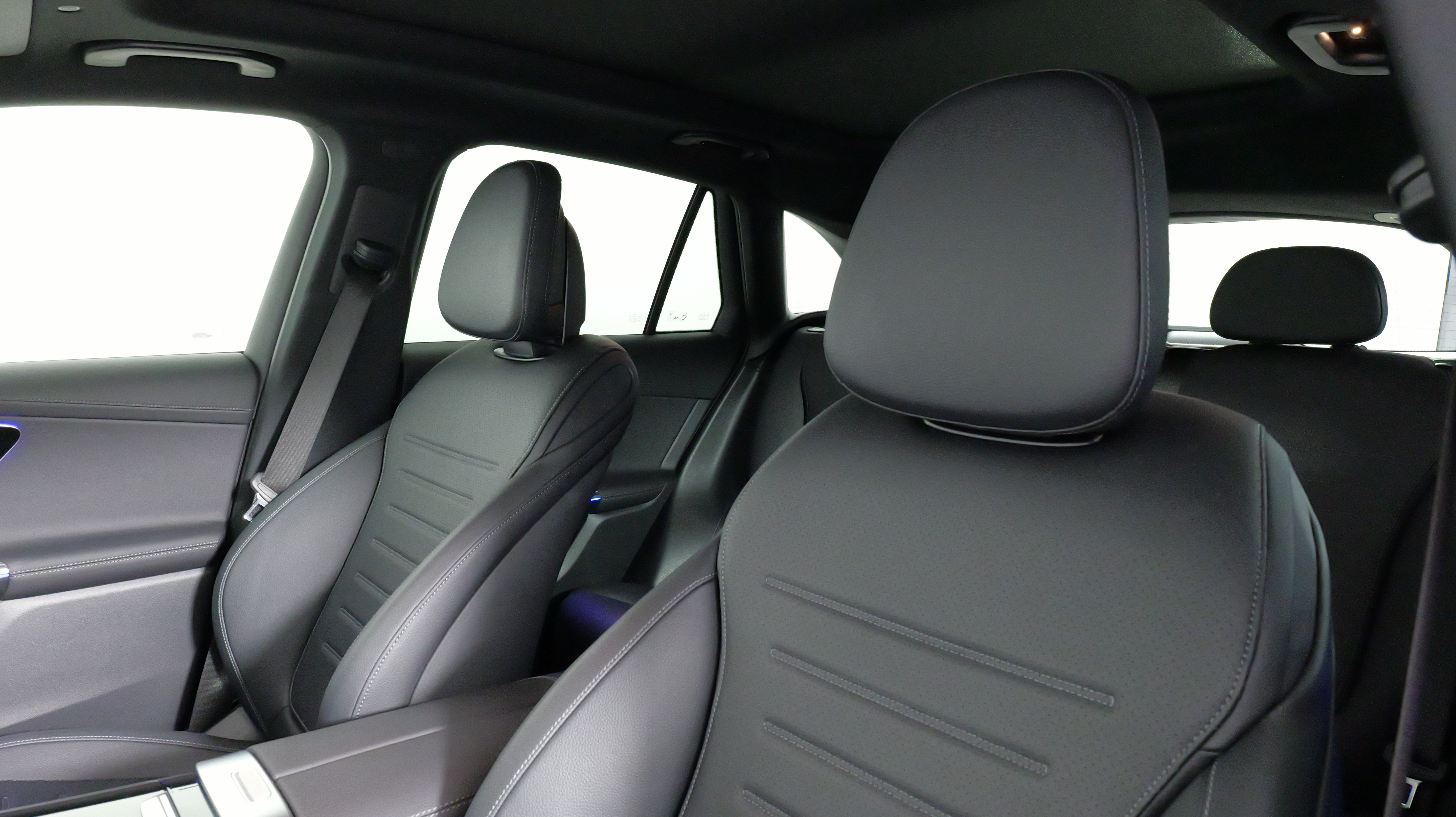 Used 2025 Mercedes-Benz GLC 350e 4MATIC image 39