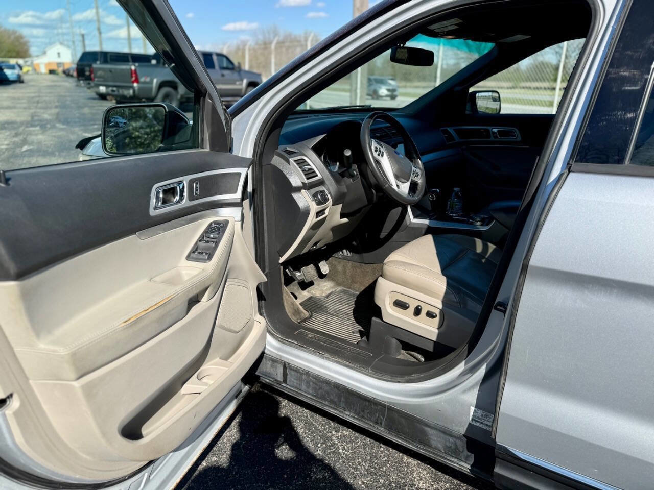Used 2013 Ford Explorer XLT image 9