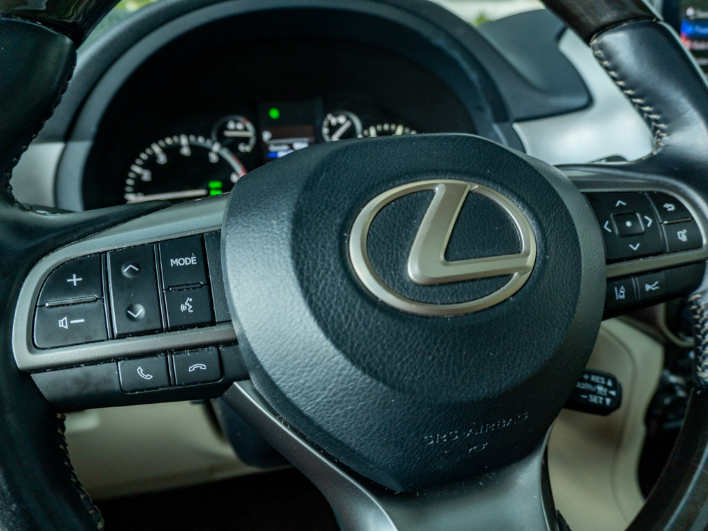 Used 2023 Lexus GX 460 Premium w/ Accessory Package AWD/4WD image 31