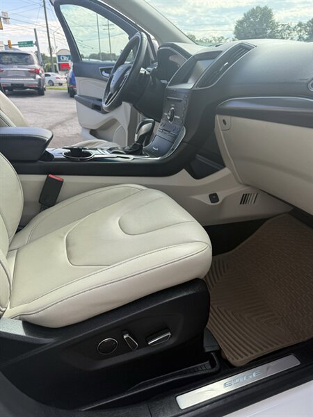 Used 2015 Ford Edge Titanium w/ Equipment Group 301A FWD image 31