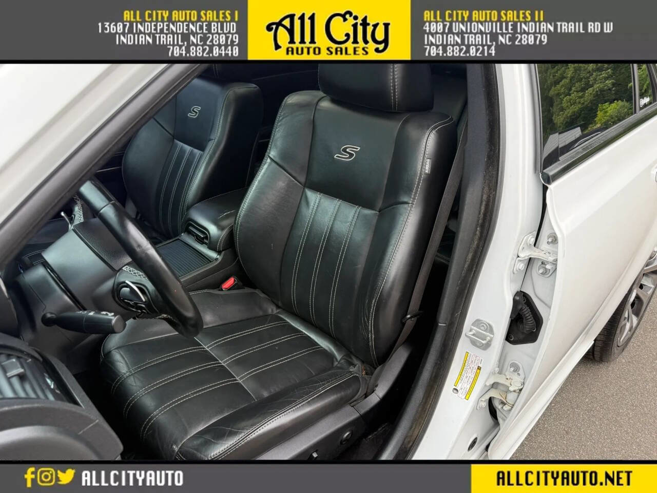 Used 2018 Chrysler 300 S w/ 300S Premium Group RWD image 11