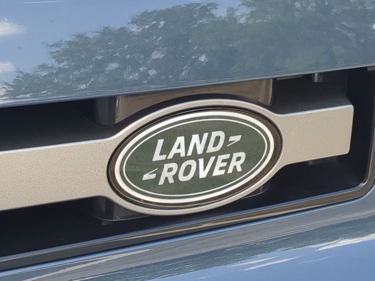 Certified 2025 Land Rover Defender 110 X-Dynamic SE AWD/4WD image 12