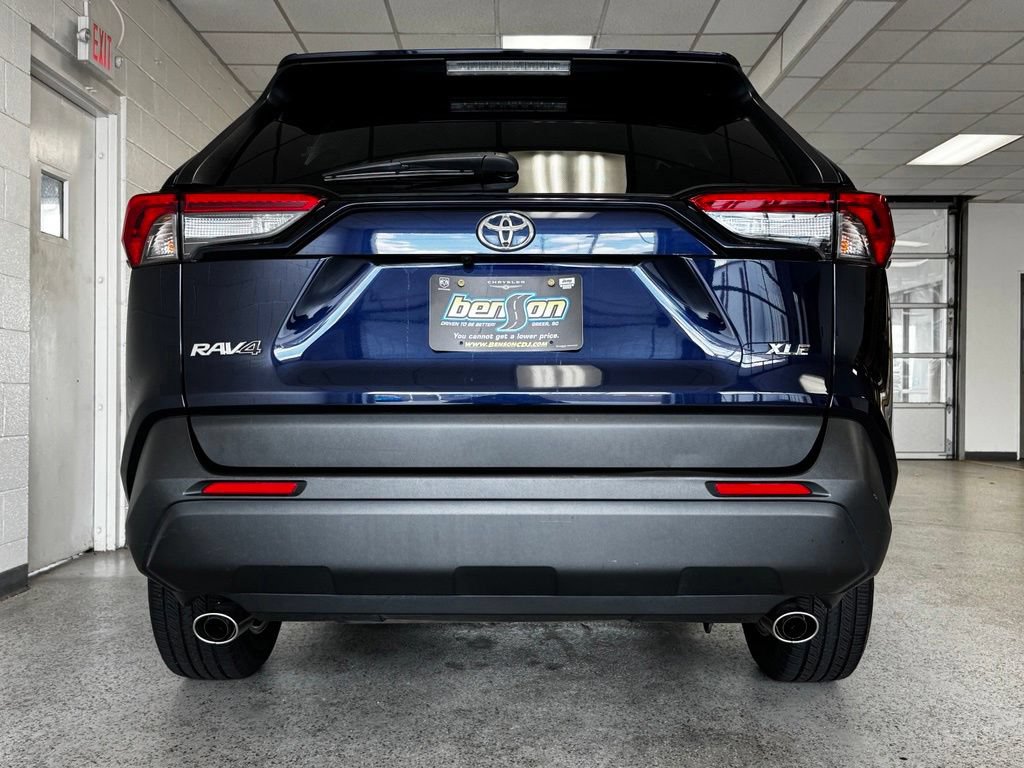 Used 2019 Toyota RAV4 XLE w/ Convenience Package FWD image 5