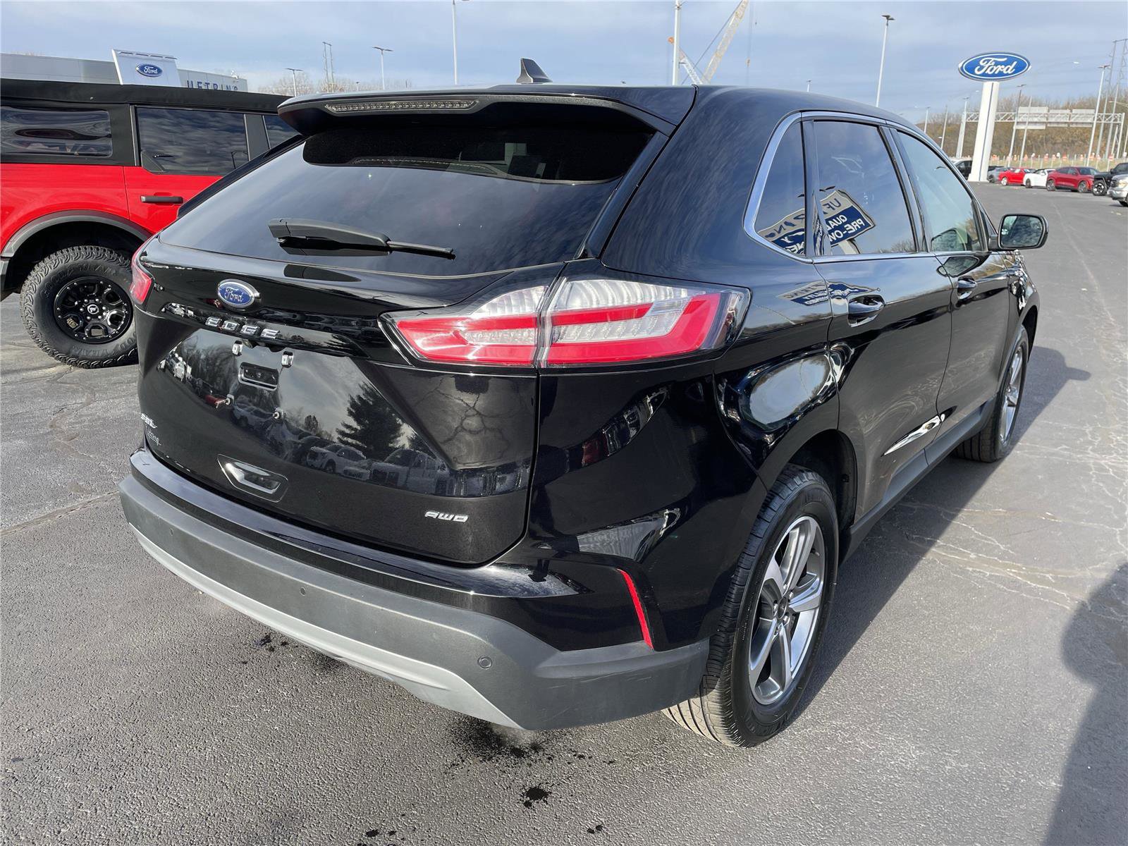 Used 2024 Ford Edge SEL w/ Convenience Package image 9