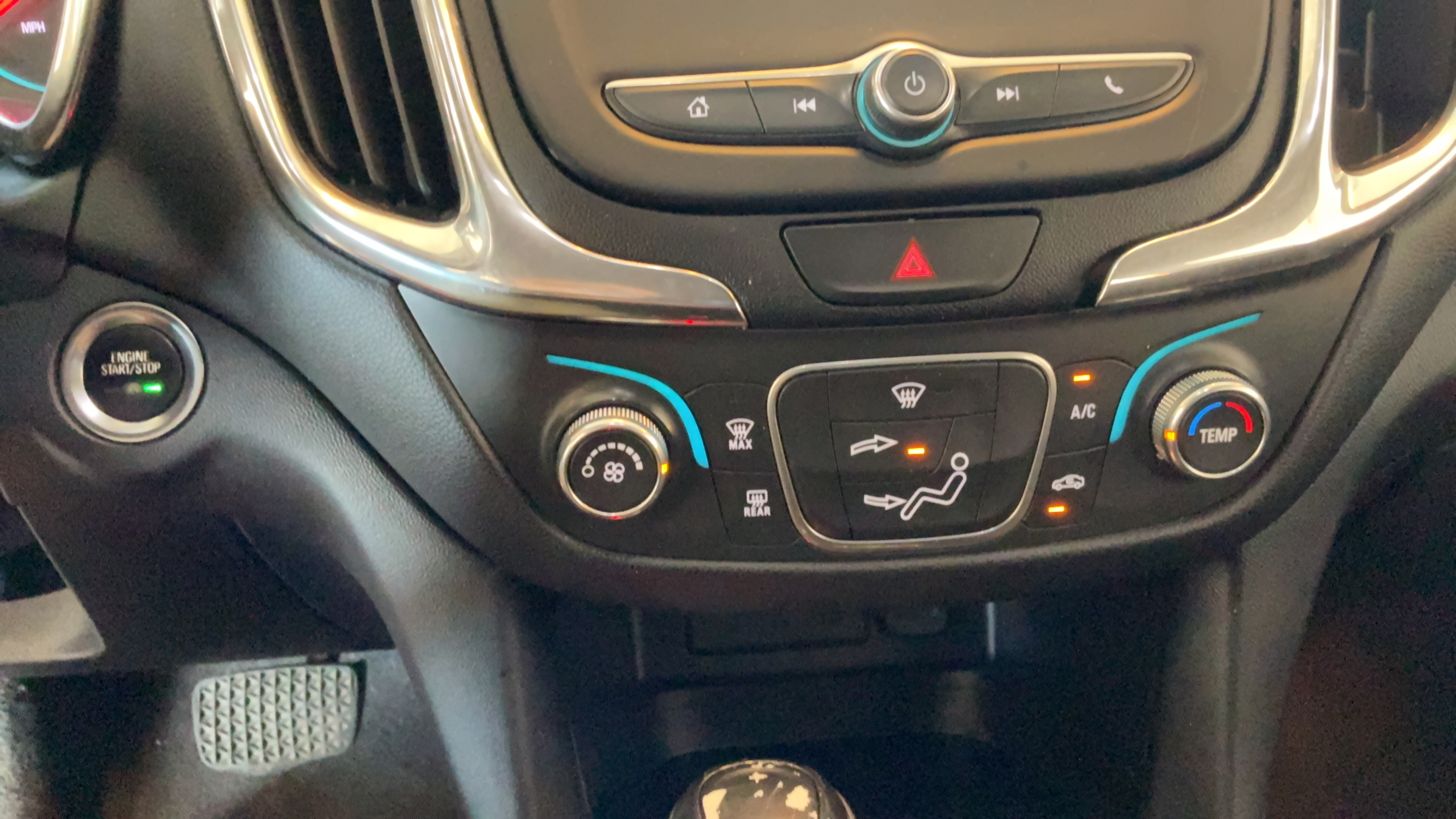 Used 2019 Chevrolet Equinox LT FWD image 14
