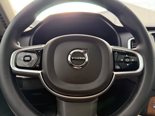 Used 2024 Volvo XC90 B6 Plus w/ Protection Package Premier image 17