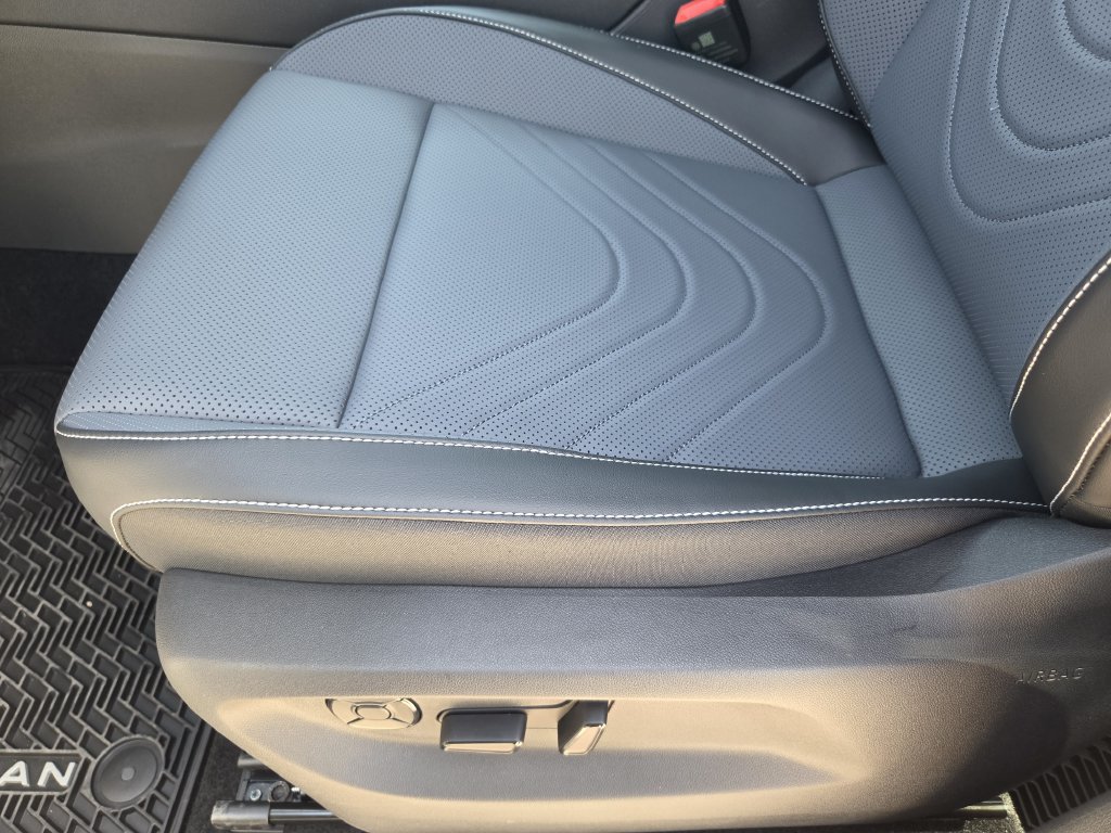 New 2026 Volkswagen Tiguan SE R-Line FWD image 18