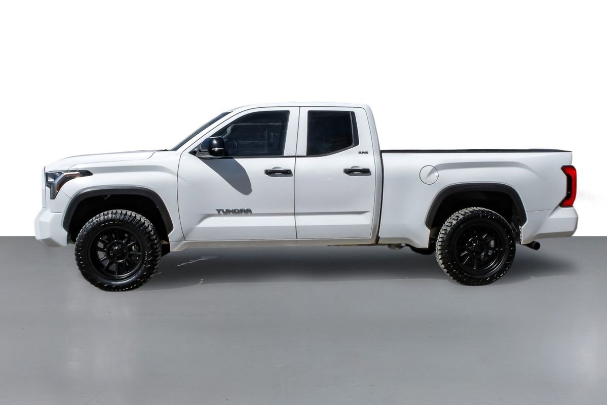 Used 2022 Toyota Tundra SR5 w/ SR5 Convenience Package image 10