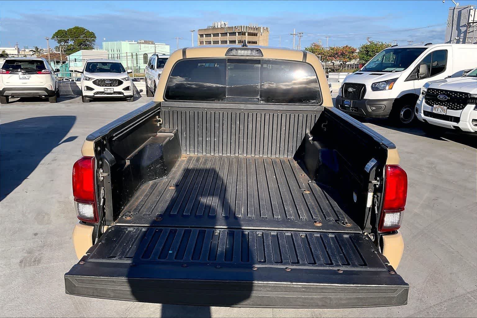 Used 2019 Toyota Tacoma TRD Sport AWD/4WD image 18