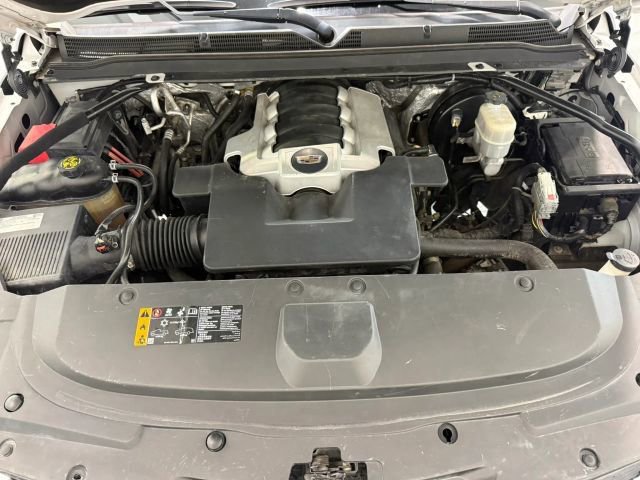 Used 2018 Cadillac Escalade Premium Luxury AWD/4WD image 35