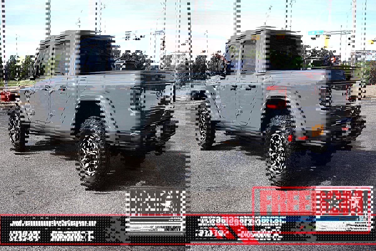 Certified 2025 Jeep Gladiator Rubicon w/ Convenience Group AWD/4WD image 3