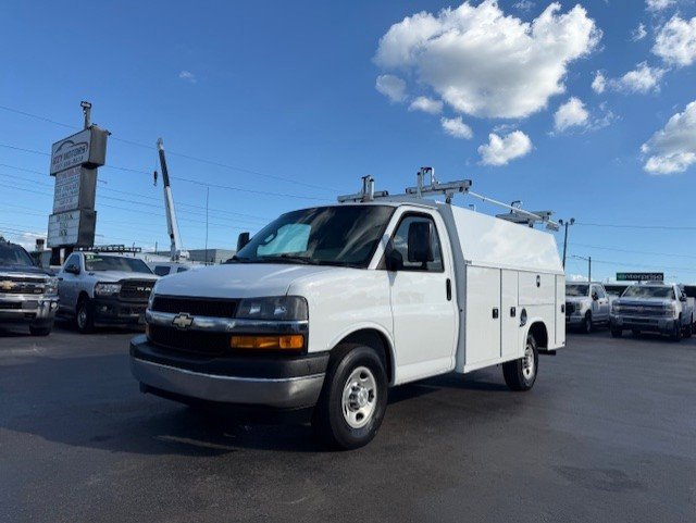 Used 2020 Chevrolet Express 3500 w/ Power Convenience Package image 2