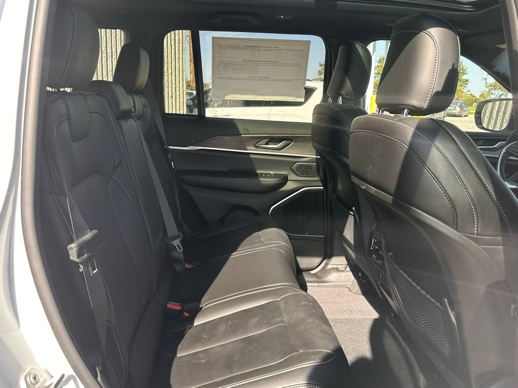 New 2026 Jeep Grand Cherokee Limited AWD/4WD image 18
