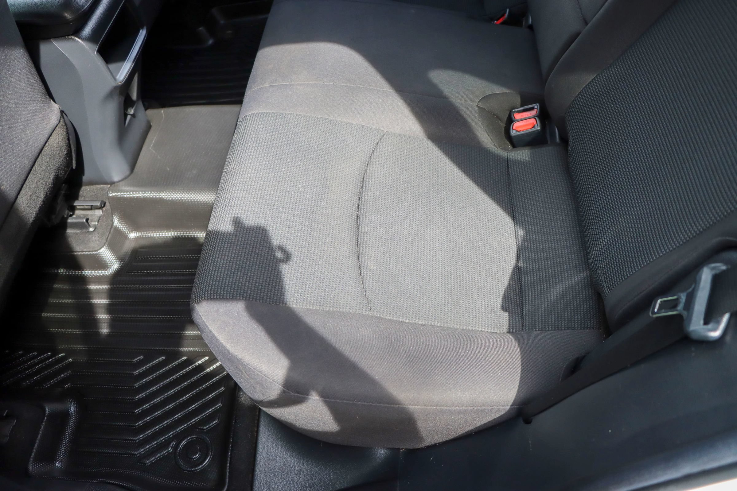 Used 2019 Toyota RAV4 LE FWD image 17