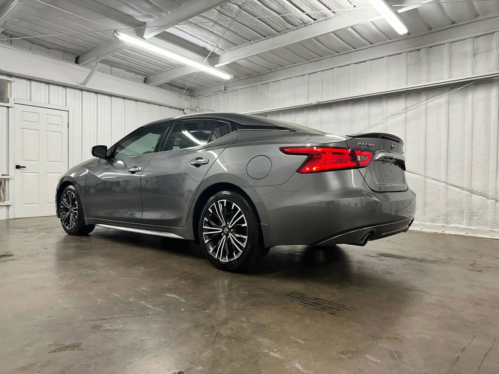Used 2017 Nissan Maxima 3.5 SV w/ Dynamic Package FWD image 8