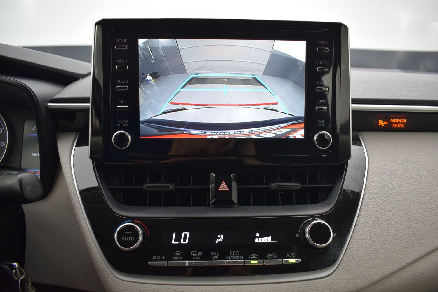 Used 2020 Toyota Corolla LE FWD image 15
