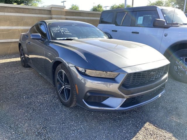 Used 2025 Ford Mustang Coupe RWD image 23