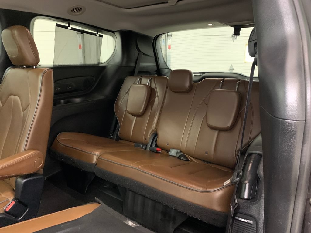 Used 2017 Chrysler Pacifica Limited FWD image 22
