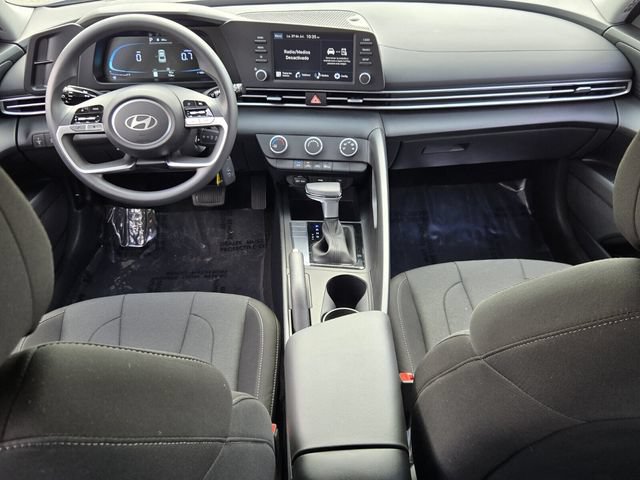 Used 2026 Hyundai Elantra SE FWD image 12