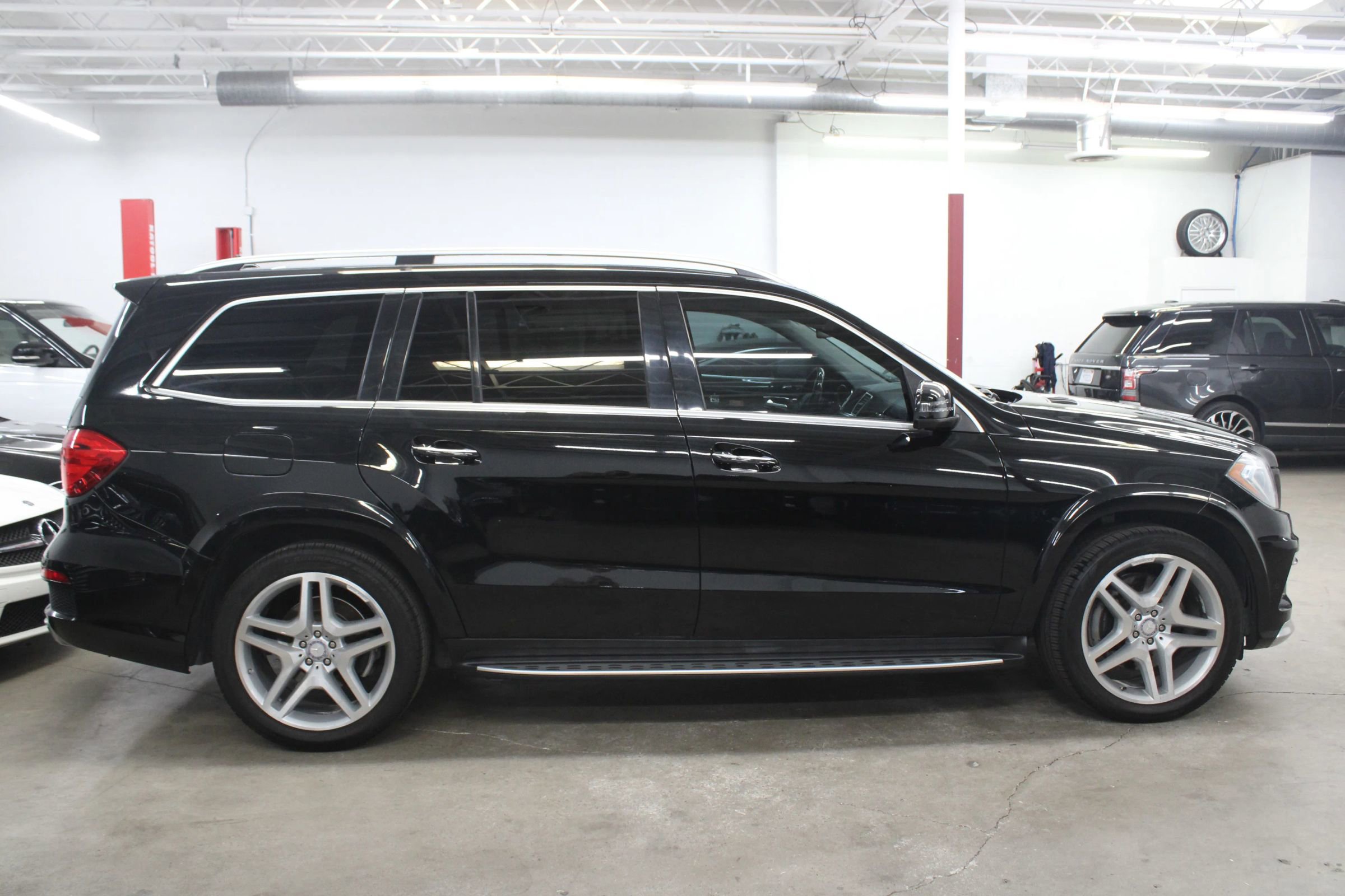 Used 2014 Mercedes-Benz GL 550 4MATIC image 7