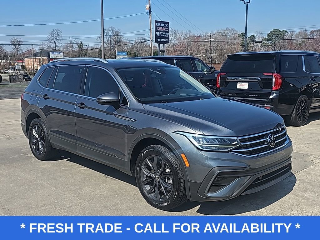 Used 2022 Volkswagen Tiguan SE w/ Panoramic Sunroof Package