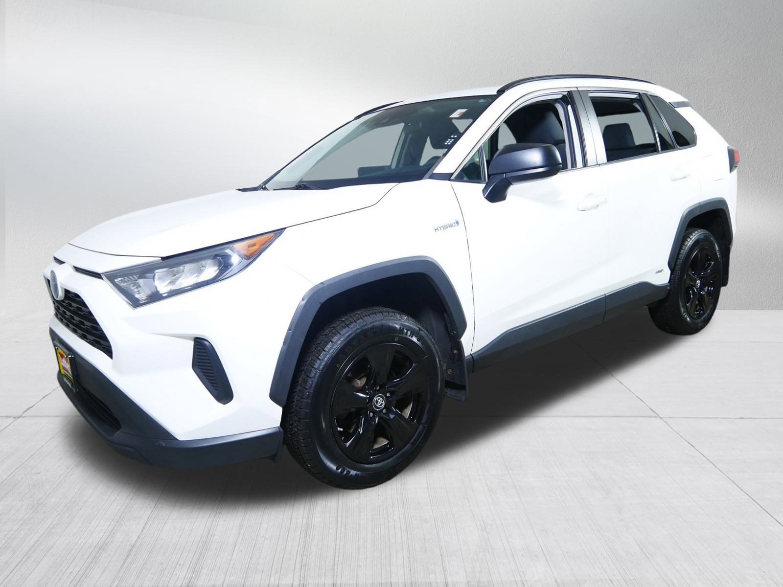 Used 2020 Toyota RAV4 LE image 3