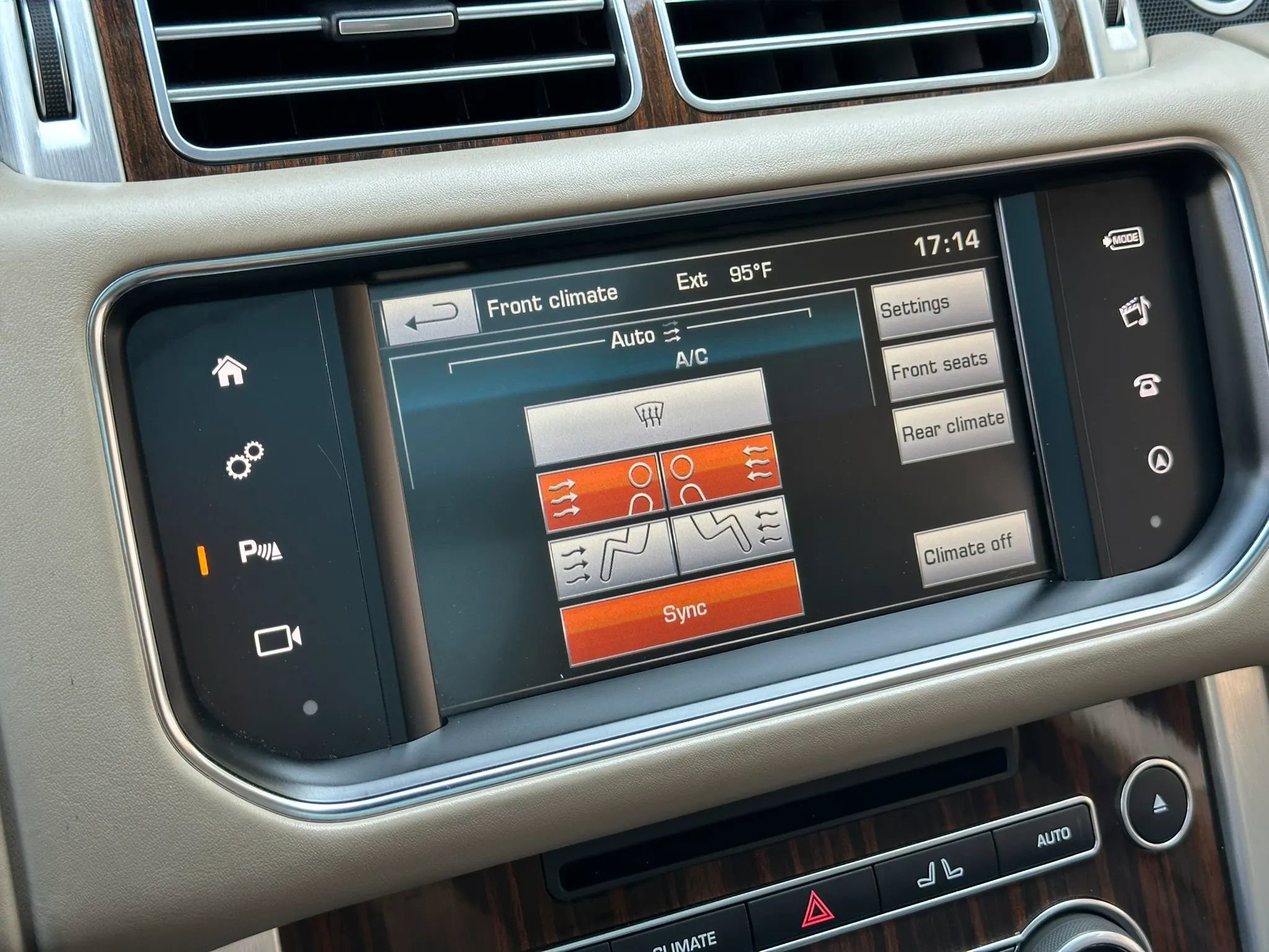 Used 2016 Land Rover Range Rover HSE image 34